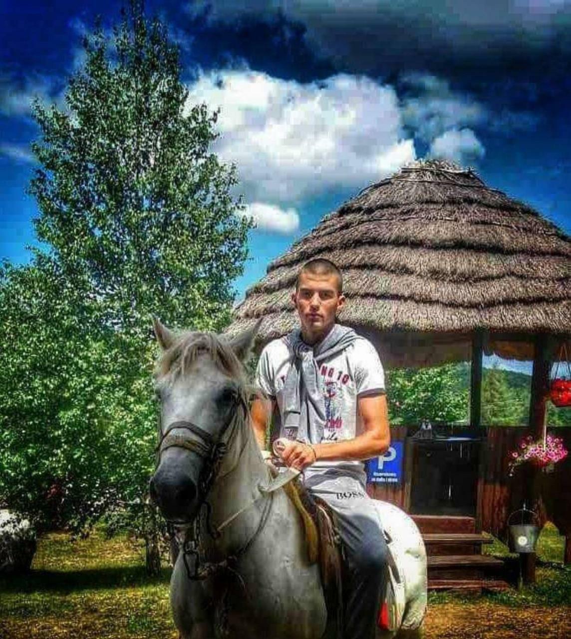 Etno Selo Montenegro 호텔 플루지네 외부 사진